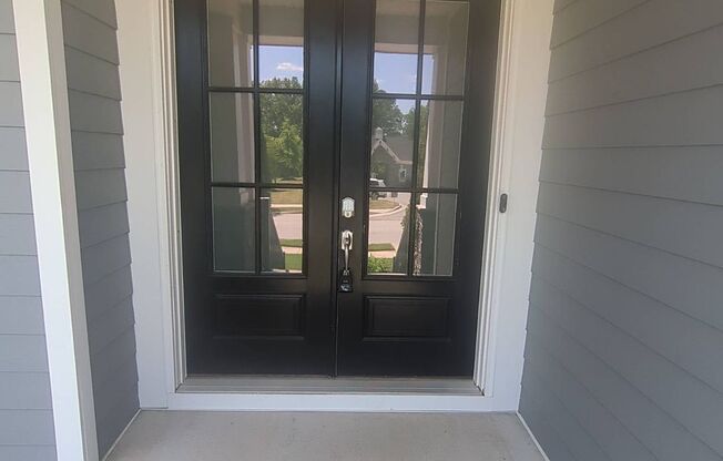 Beautiful 5 bed 4.5 bath in Holly Springs!