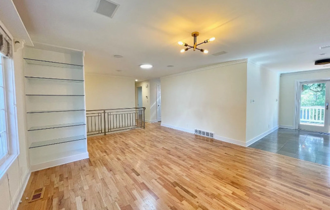 11044 111 AVE NE