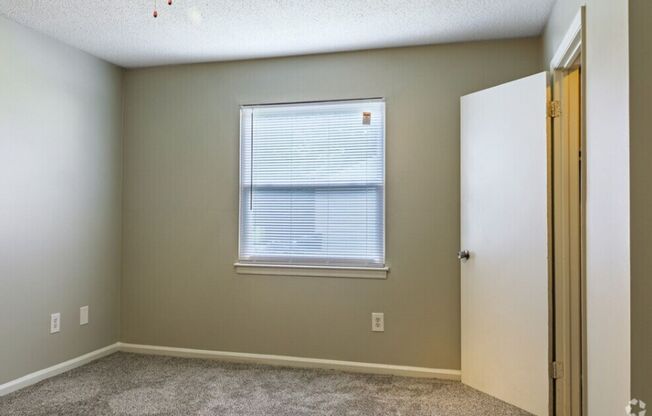 2 beds, 1.5 baths, 976 sqft, $1,300, Unit 200F