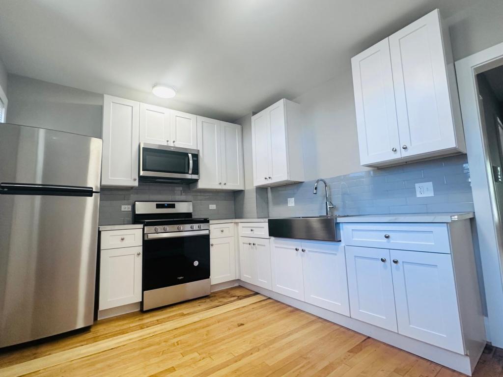 2742 W 66 ST