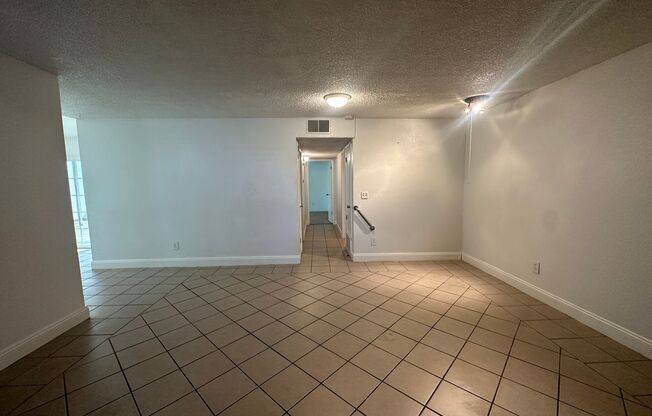 308 N RIVERSIDE DR