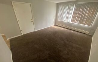 944 E St