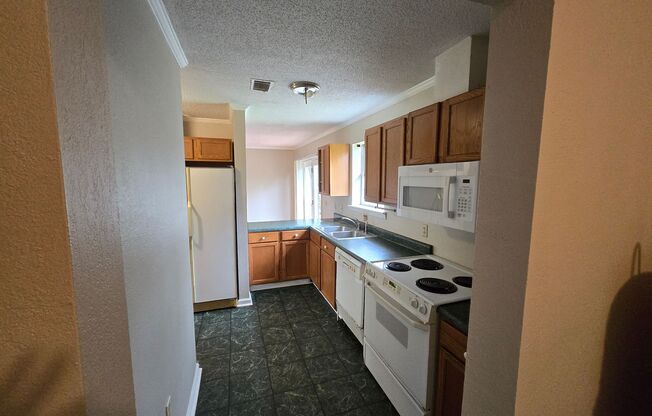 3 beds, 2 baths, $1,100