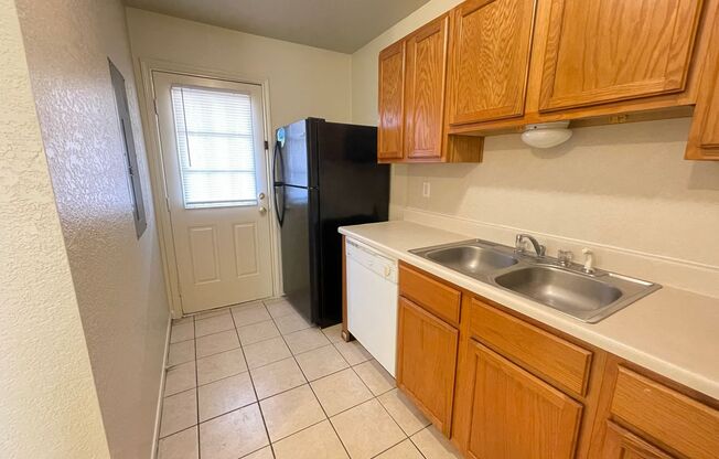 2 beds, 1.5 baths, 976 sqft, $775, Unit Unit C