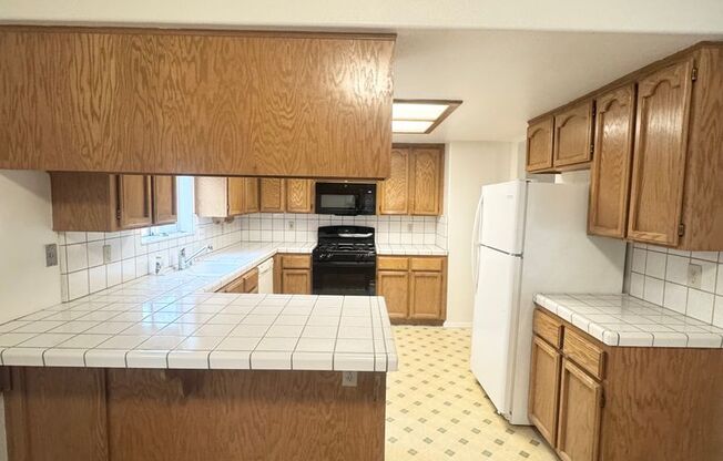 3 beds, 2 baths, $2,095