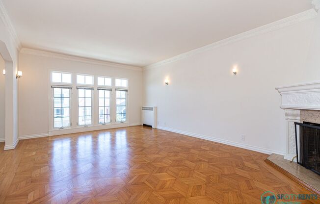 Lone Mountain: Expansive 2nd Floor Flat w/ Formal Dining Room, Private Yard & Shared Laundry