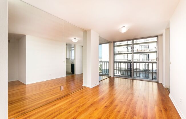 1 bed, 2 baths, $2,695