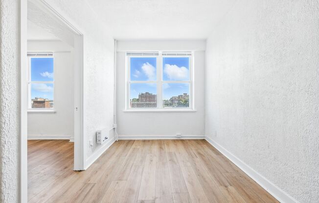 1 bed, 1 bath, 440 sqft, $850, Unit 608