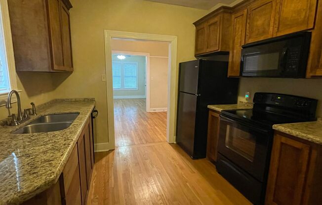 1 bed, 1 bath, $750, Unit H