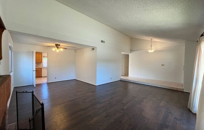 Simi Valley 4BR w/en-suite, family room + MORE!