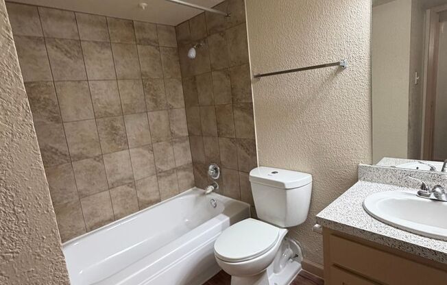 2 beds, 1 bath, 812 sqft, $1,085, Unit 1410