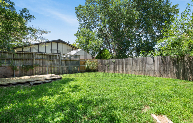 2203 S LORI LN