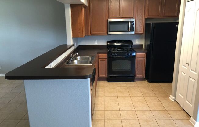 2 beds, 2.5 baths, $1,595