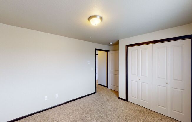 3 beds, 2 baths, 1,140 sqft, $1,515, Unit 3240-103