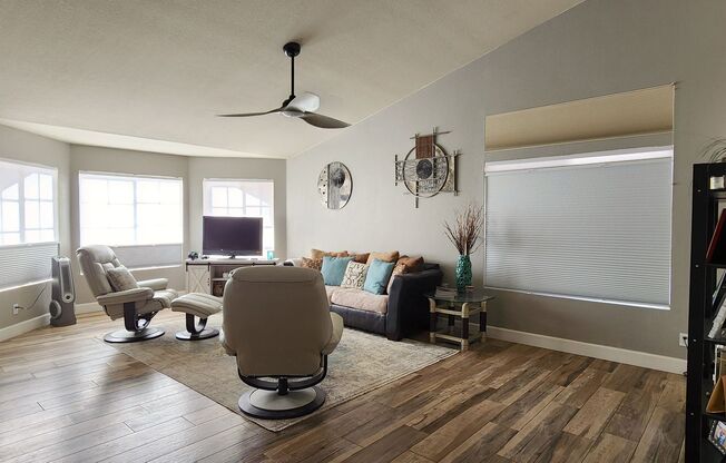 Spacious 3 Bedroom in the Foothills!