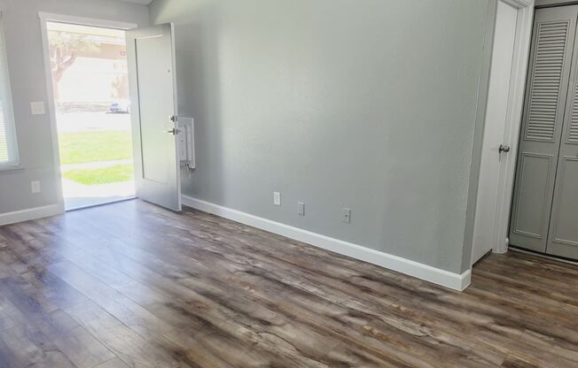 2 beds, 1 bath, 695 sqft, $1,250, Unit 505 E4