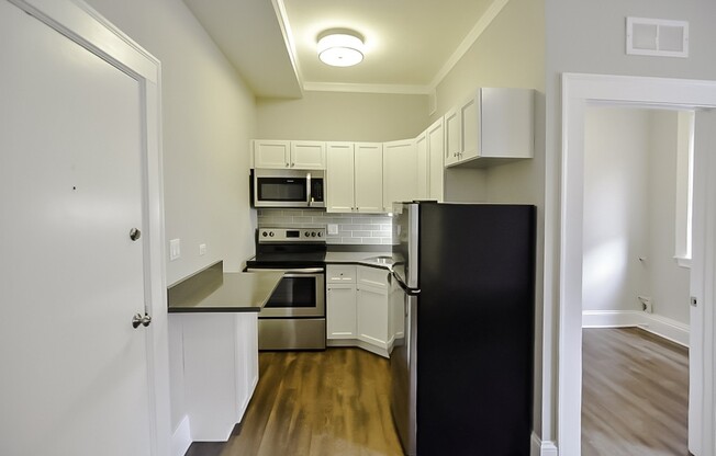 817 Lakeside Pl.