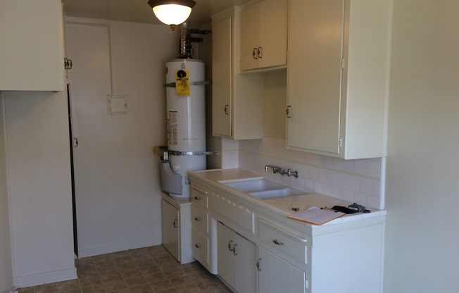 Upper One bedroom unit - South Gate!!