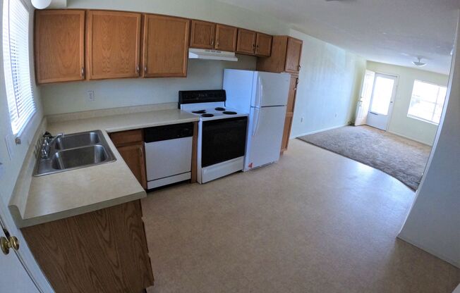 2 beds, 1 bath, 728 sqft, $975