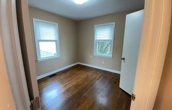 2 beds, 1 bath, $1,075