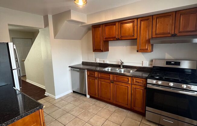 2 beds, 1 bath, 700 sqft, $1,750, Unit Unit 3377