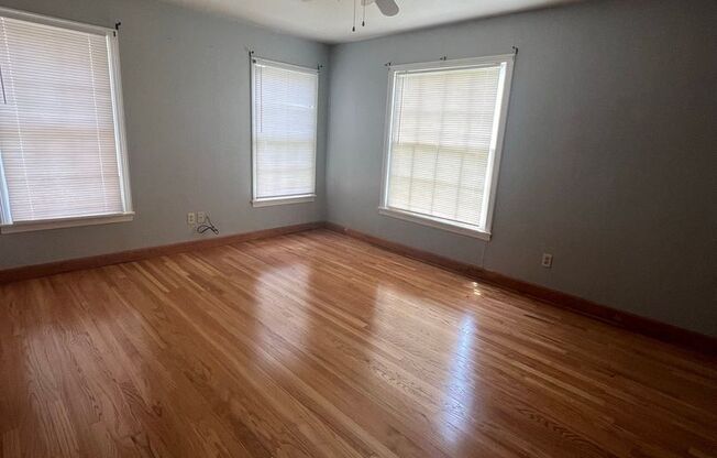 2 beds, 1 bath, $1,095