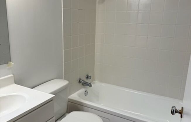 1 bed, 1 bath, 570 sqft, $1,200, Unit 36HS-6