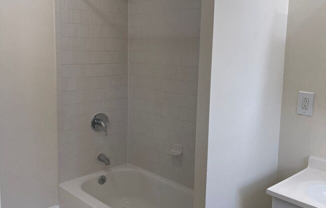 1 bed, 1 bath, 650 sqft, $1,250, Unit 4801-B2