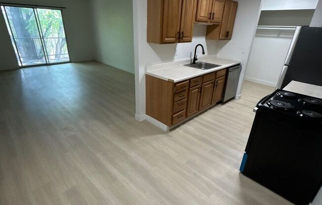 2 beds, 1 bath, 1,050 sqft, $995, Unit 215-302C