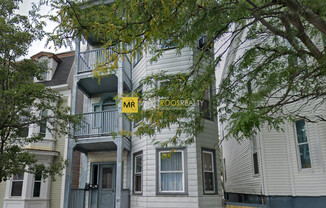 28 MONMOUTH ST
