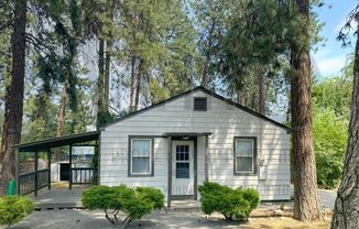 Charming Home Across From Finch Arboretum