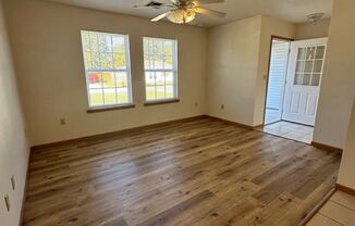 3 beds, 1 bath, $825