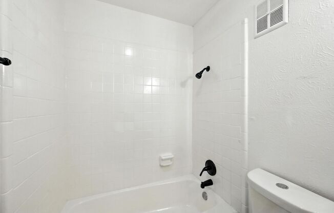 3 beds, 2 baths, 1,100 sqft, $1,495, Unit 251