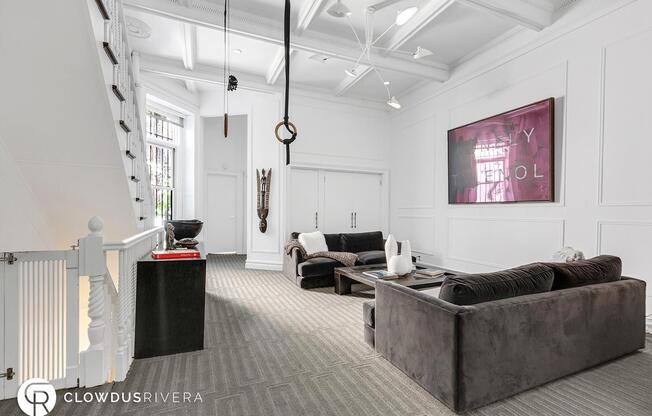 161 W 73 ST