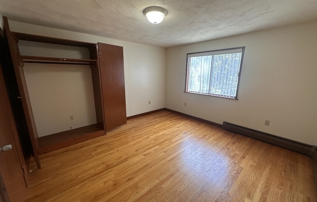 3 beds, 1 bath, 1,000 sqft, $3,000, Unit 2