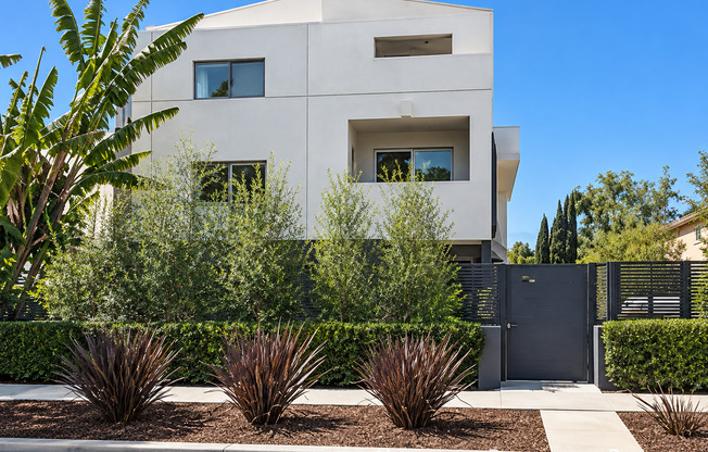 615 6 AVE