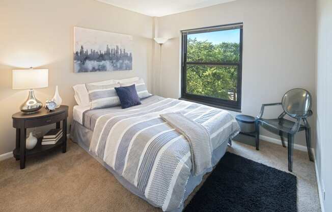 Bedroom with window with a view of the city