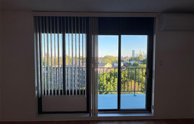 3 beds, 2 baths, 1,375 sqft, $5,200, Unit 9J