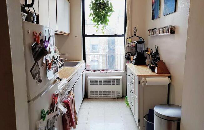 323 E 89 ST