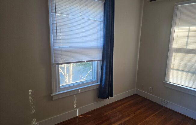 2 beds, 1 bath, $1,000, Unit B