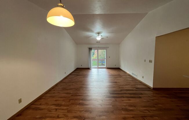 2 beds, 1 bath, $1,175