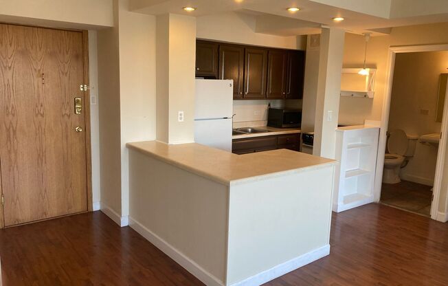 1 bed, 1 bath, $1,875, Unit 418-0606
