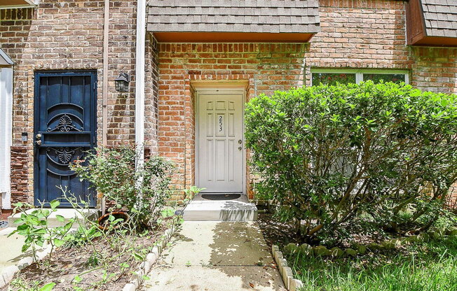 2 beds, 2 baths, 1,396 sqft, $1,650, Unit 253