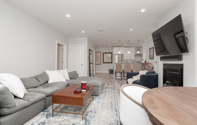 1 bed, 1.5 baths, 938 sqft, $4,300, Unit 16