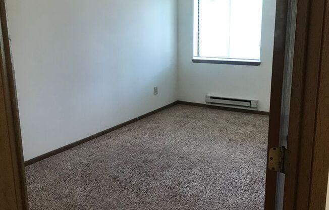 3 beds, 1 bath, 1,040 sqft, $1,695, Unit 3156-306