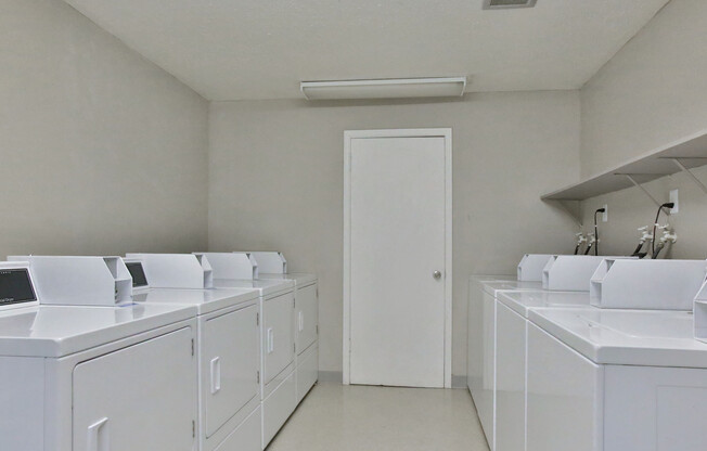 2 beds, 2 baths, 900 sqft, $1,525, Unit #24