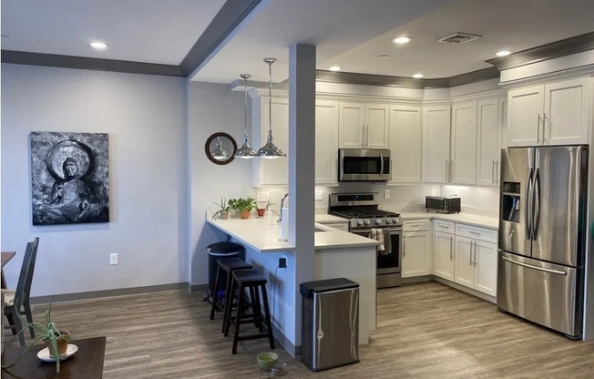 2 beds, 2 baths, $3,900, Unit 6