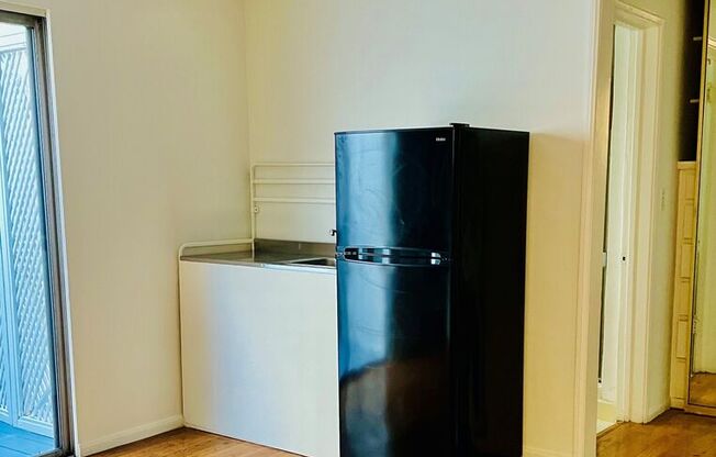 Studio, 1 bath, 400 sqft, $1,850, Unit 31B