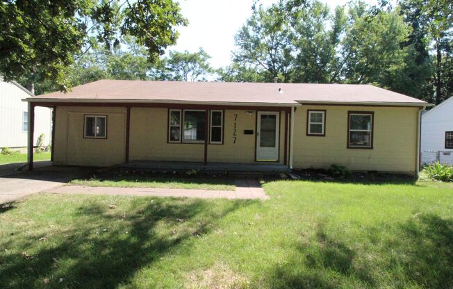 1/2 Month FREE On This 4 Bedroom 2 Bath Updated Home In Overland Park