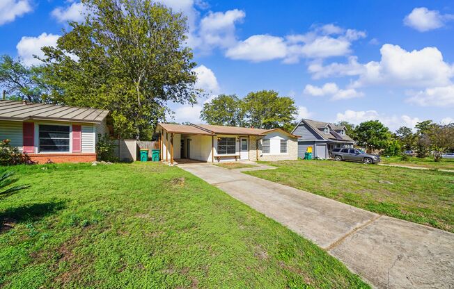 Charming 3-Bedroom Home in Universal City - Realtor Commission: $350